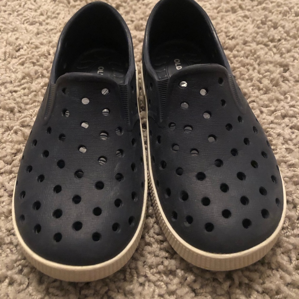 Old Navy water shoes, navy blue